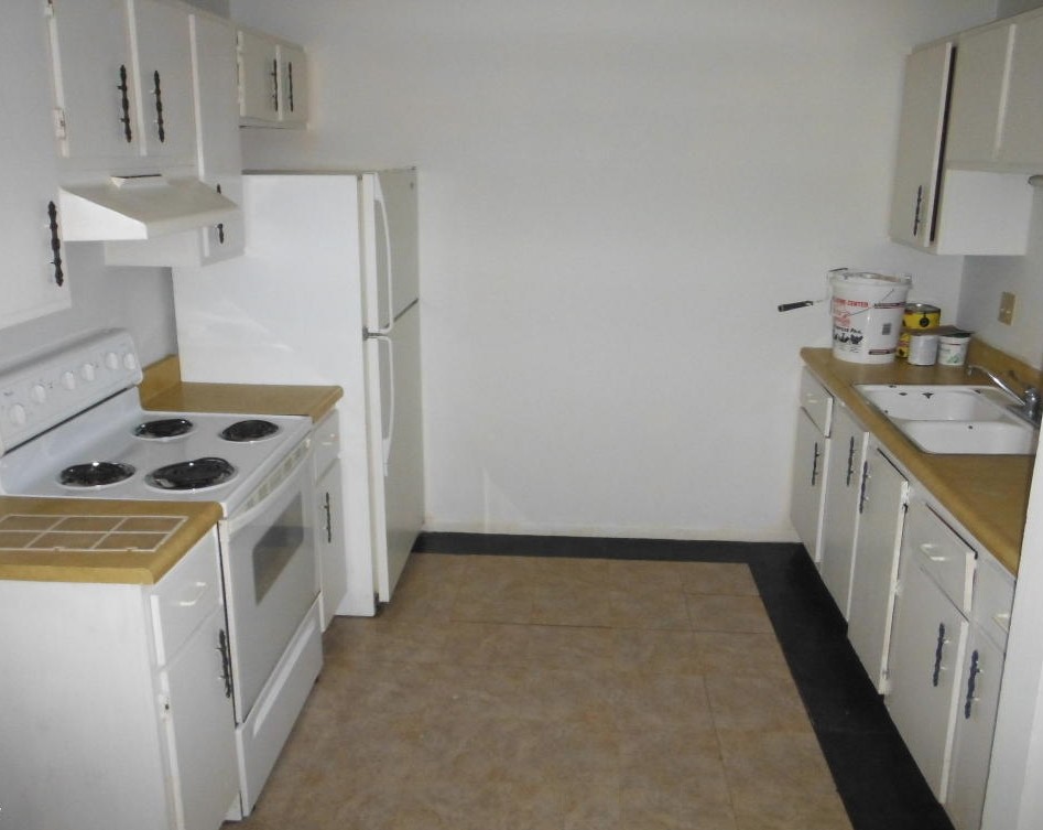 Interior Photo - 152 E Vienna St
