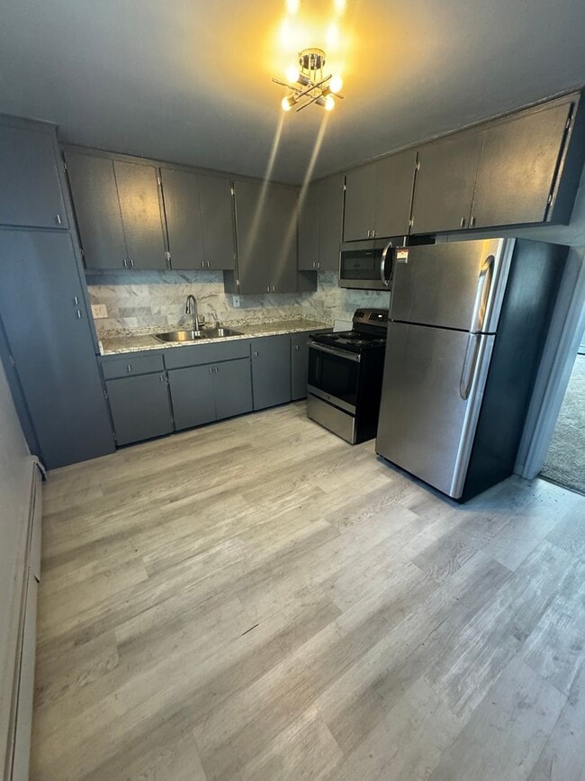 Updated 2 Bedroom 2 Bathroom with Bonus room! - Updated 2 Bedroom 2 Bathroom with Bonus room! Townhome