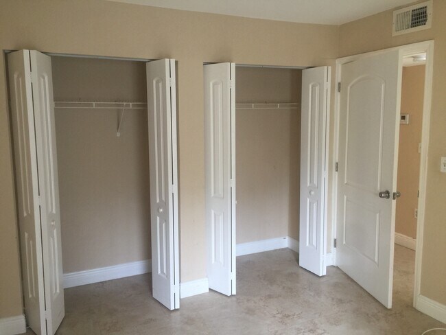 Foto del edificio - 2371 NW 33rd St