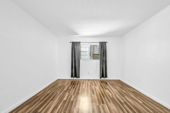 Foto del edificio - 5725 Tyler St