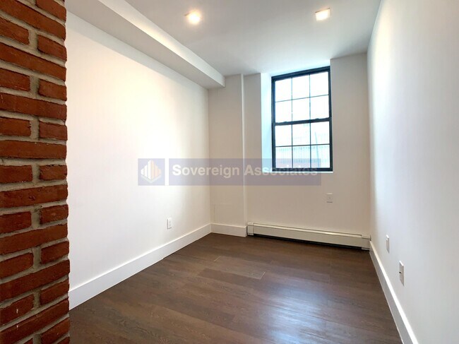 Building Photo - 45 Tiemann Pl