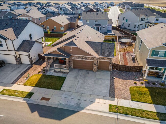 Building Photo - Gorgeous 5 Bed 3 Bath Home in North Loveland!