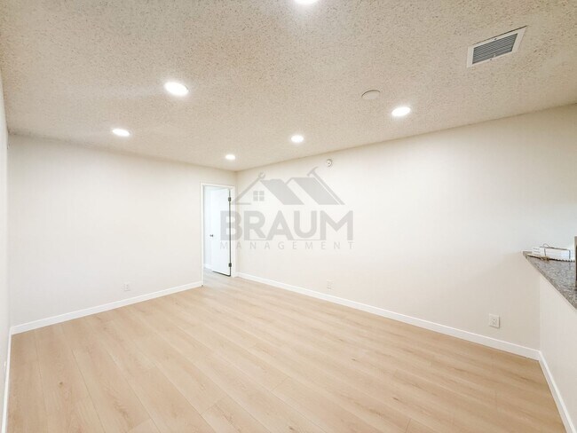 Foto del edificio - 4638 Tilden Ave