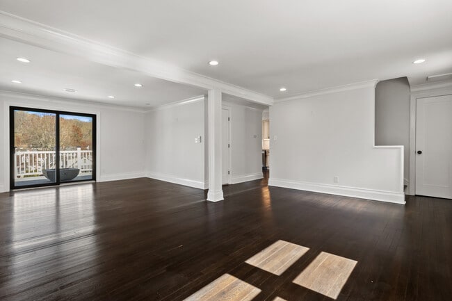 Building Photo - 23 Nicholas Ave