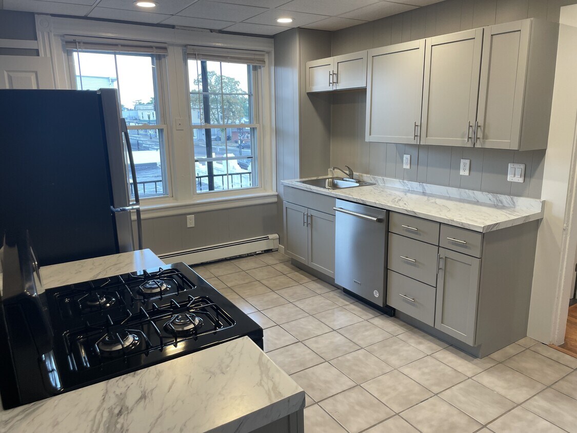 Foto principal - 978 Saratoga St