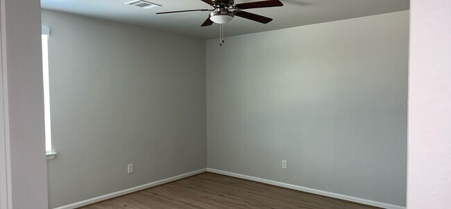 Foto del edificio - 1003 Tillman Ln