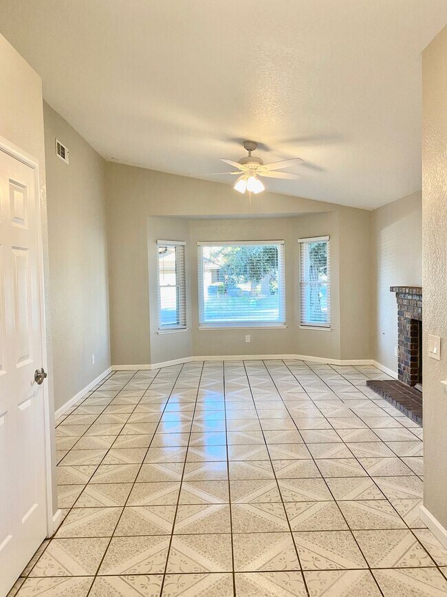 Foto del edificio - 3 br, 2 bath House - 1336 Van Buren Place
