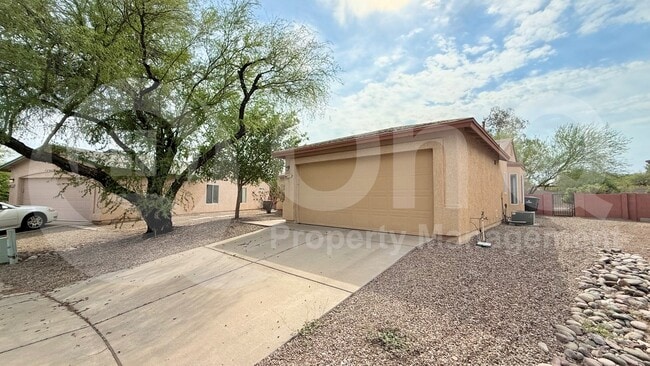 Building Photo - 8972 E Mayberry Dr