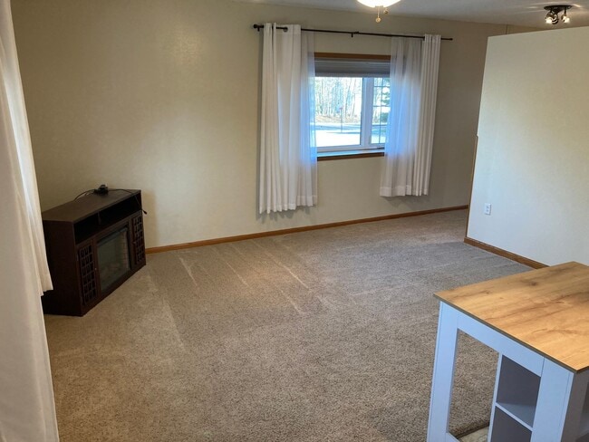 Building Photo - 4978 Maribe Dr