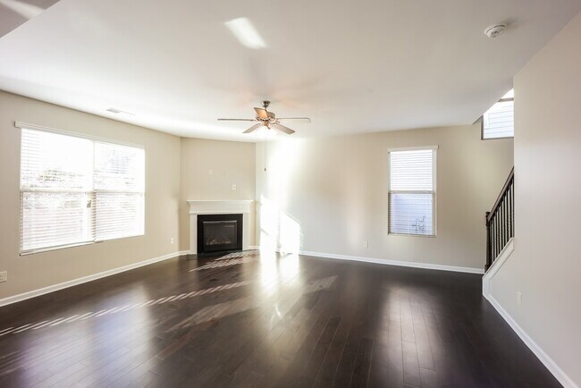 Building Photo - 5259 Cantbury Way