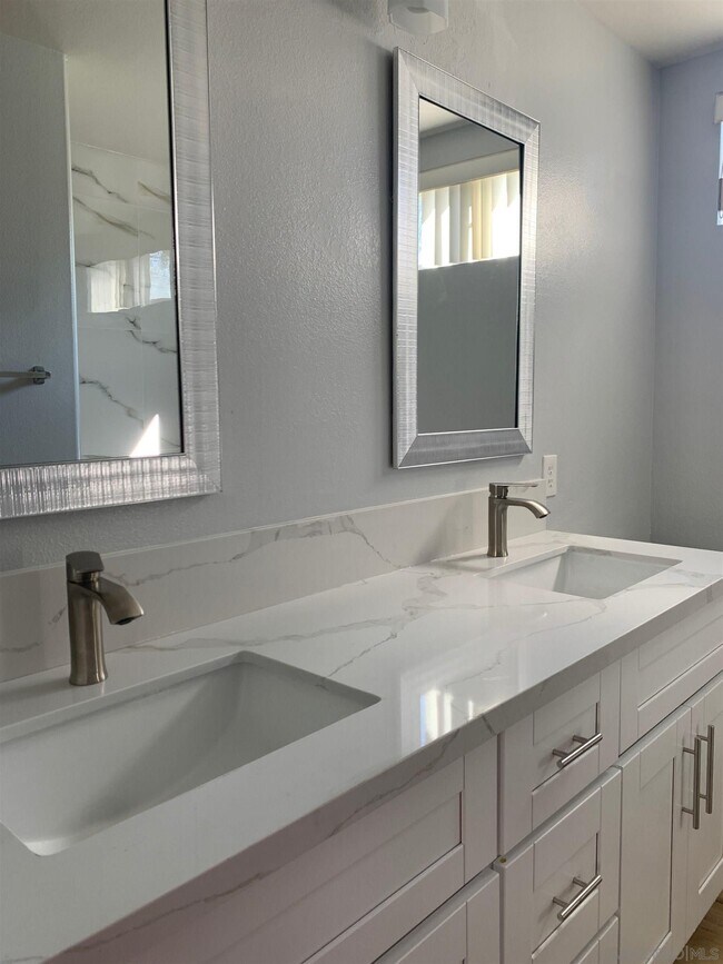 Building Photo - 9561 Compass Point Dr S