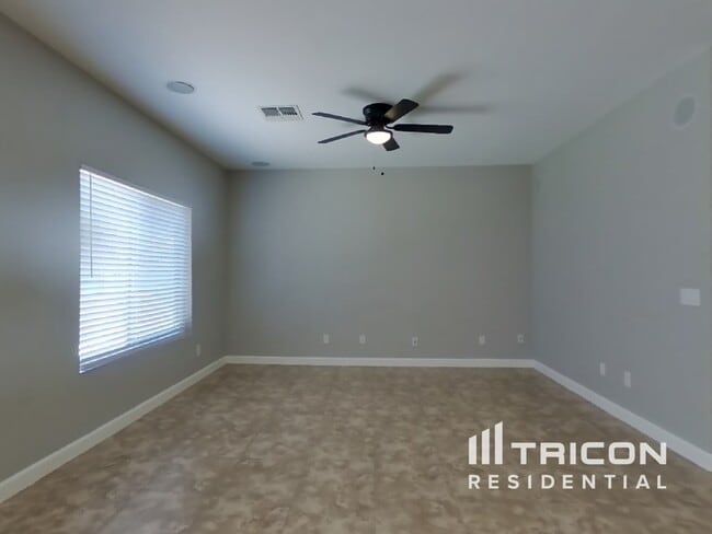 Building Photo - 8948 E Pampa Ave