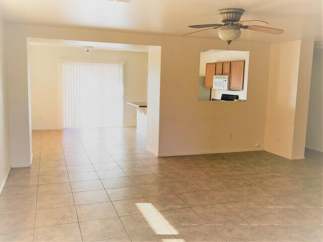 Foto del edificio - 10422 E Bramble Ave