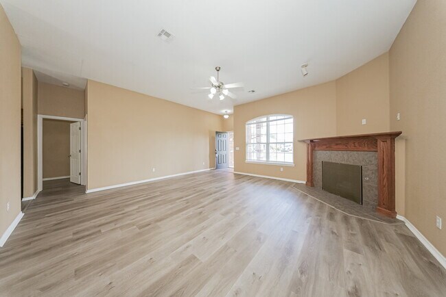 Building Photo - 2321 Fruitful Dr
