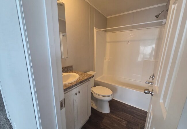 Foto del edificio - 725 Oak Ln