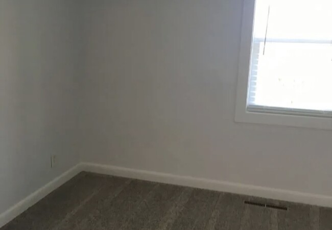 Bedroom - 919 E McLeod Rd