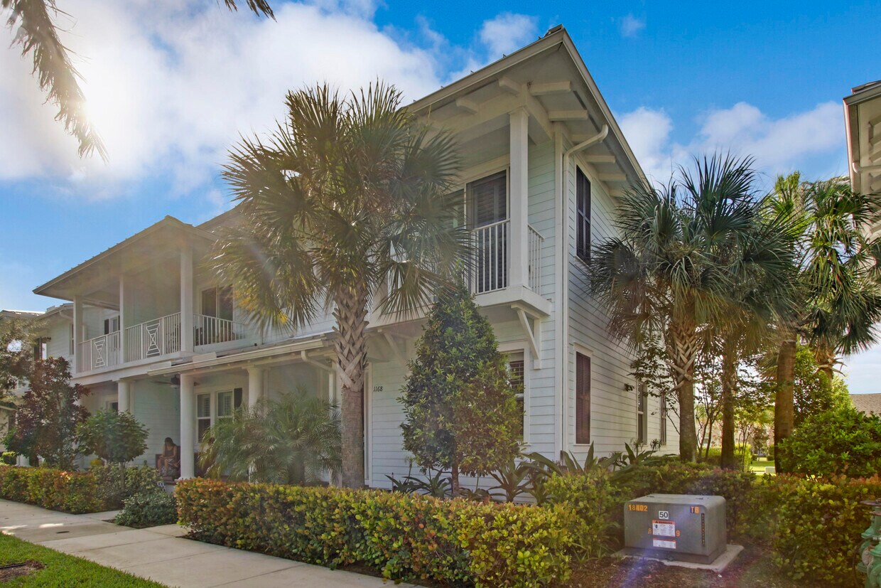 Foto principal - 1168 S Community Dr