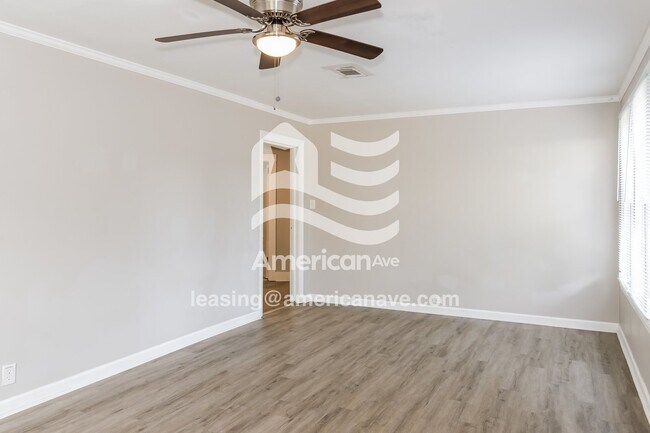 Foto del edificio - 2222 Harding Rd