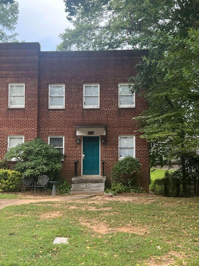 Building Photo - 629 Simmons St