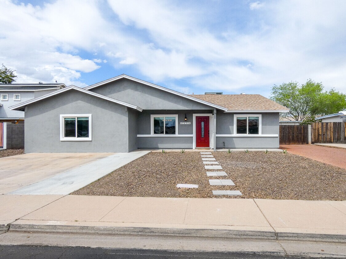 Primary Photo - 2834 E Coralbell Ave