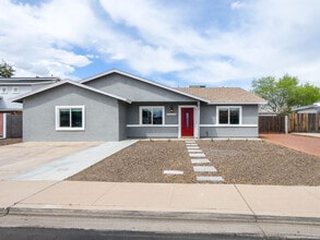 Building Photo - 2834 E Coralbell Ave
