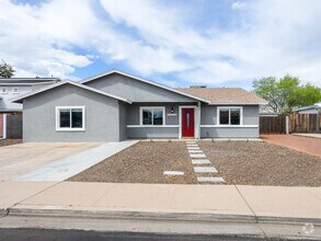 Building Photo - 2834 E Coralbell Ave