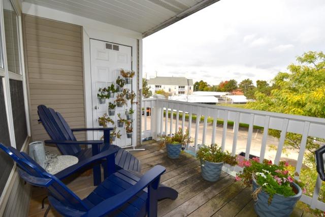 Deck - 101 Fieldcrest St
