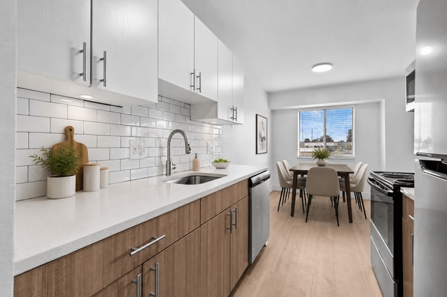 Building Photo - Bloomfield Square Apartments - Auburn Hills, MI