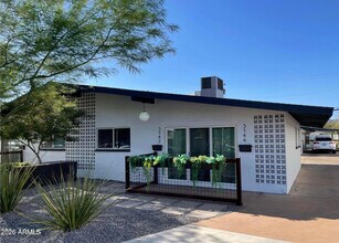 Building Photo - 3140 E Glenrosa Ave
