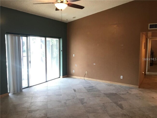 Building Photo - 4559 Lakeway Dr