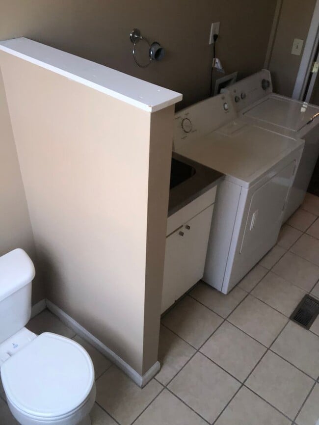 Building Photo - 3 Bedroom Arlington / Southside Slopes Tow...