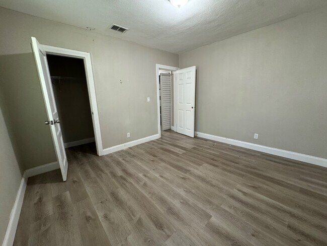 Foto del edificio - 704 St Clair St