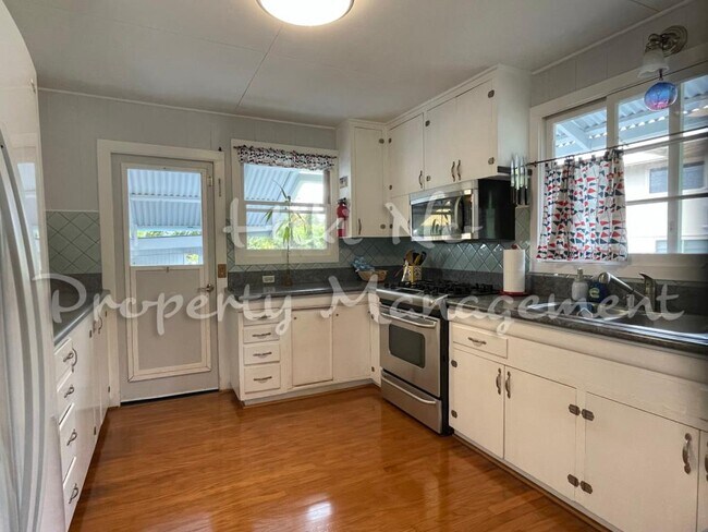 Building Photo - 387 Wailuku Drive