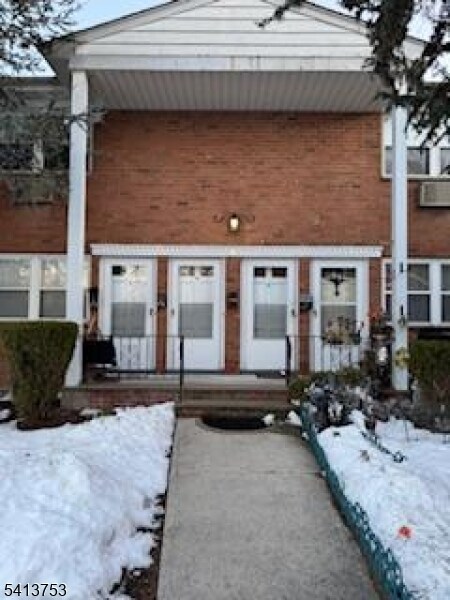 Foto del edificio - 268 McBride Ave