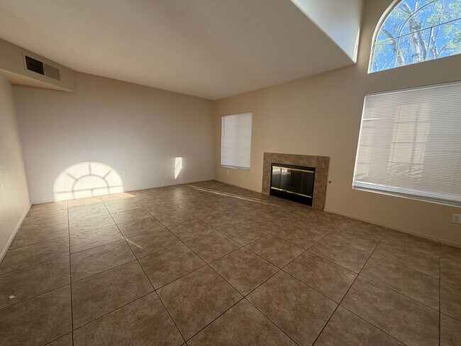 Foto del edificio - Gorgeous 3 bedroom Townhome ready for immediate move-in!
