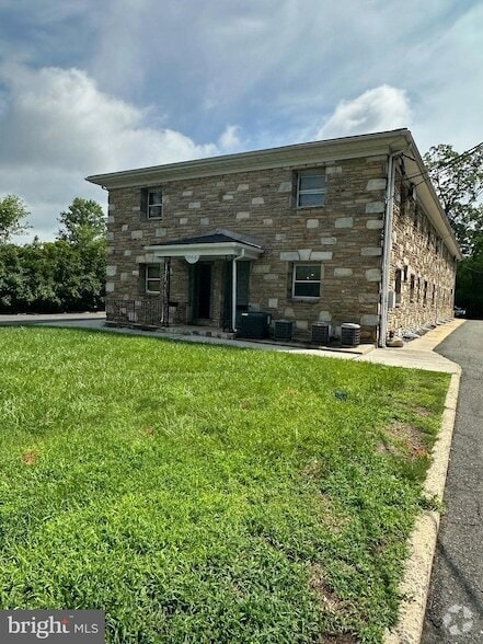 Building Photo - 564 Grand Ave