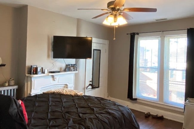 Cama principal grande y luminosa. - 408 Fairfield Ave