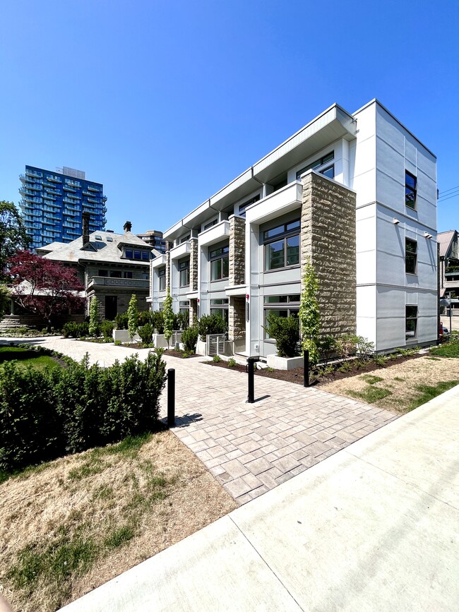 Building Photo - The Mansion
