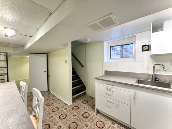 Building Photo - 154 Delaware Ave