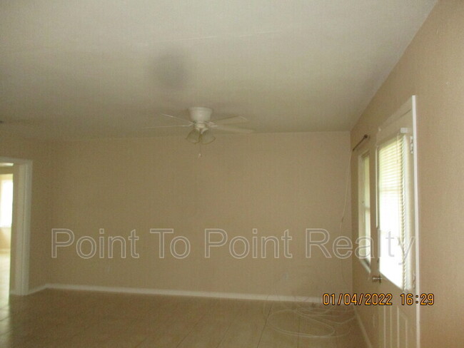Foto del edificio - 5615 Crestview Rd