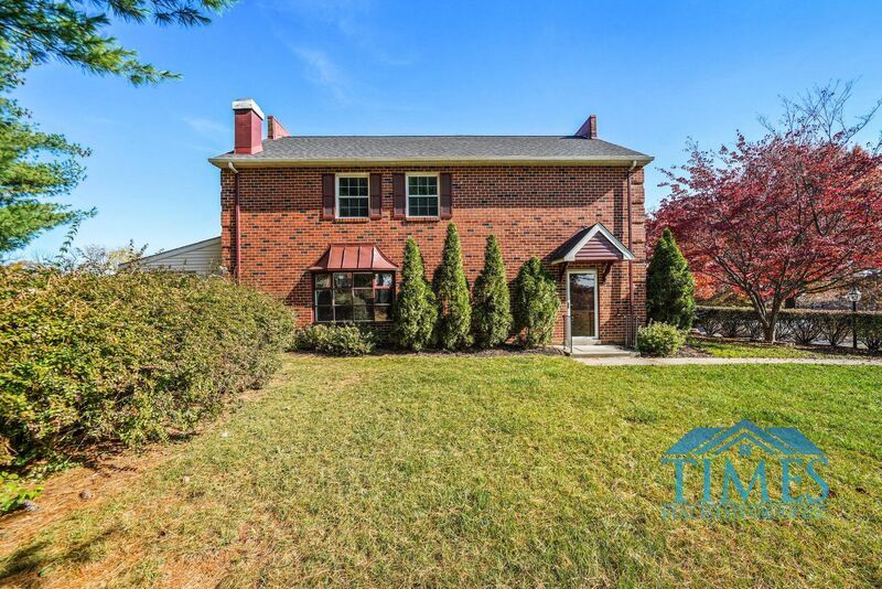 Primary Photo - 100 Lampeter Ct