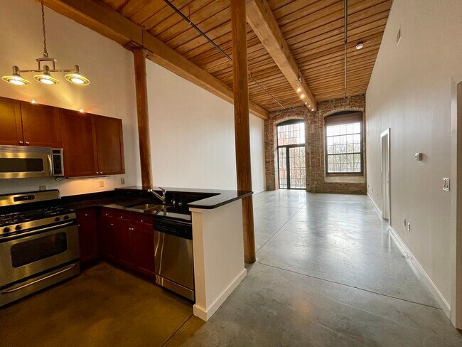Building Photo - 400 Mills Ave
