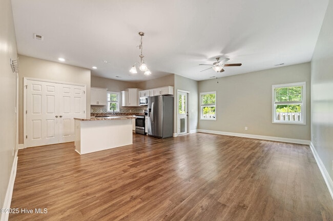 Building Photo - 428 Ridgeway Dr