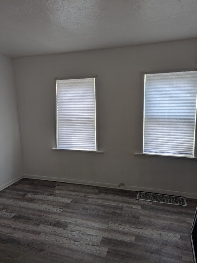 Foto principal - 3063 W 48th St