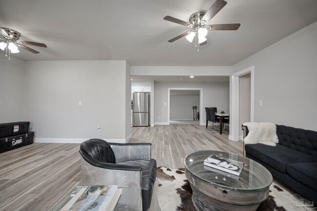 Foto del edificio - 3760 Bayou Blvd