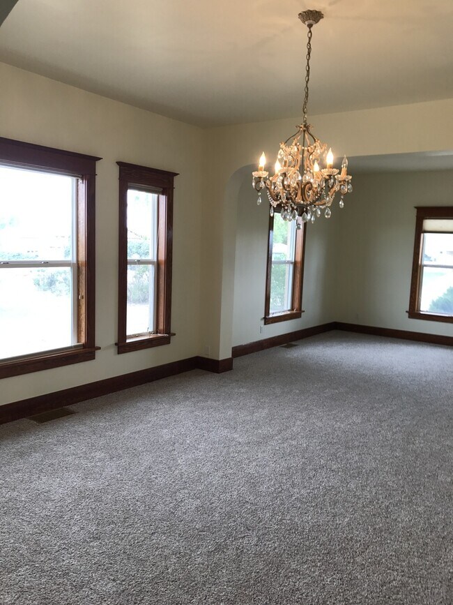 Foto del edificio - One of a kind ranch home with lake mountain views!