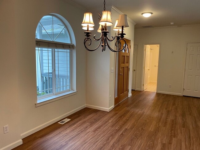 Building Photo - Lovely Home in Holmes Harbor with a Short Term Lease!