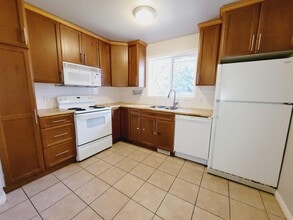 Building Photo - 20 WoodVale Village NW