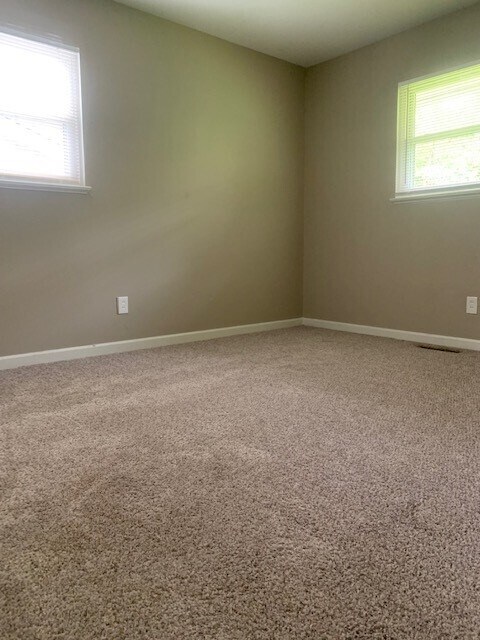 Building Photo - 863 W Kemper Rd