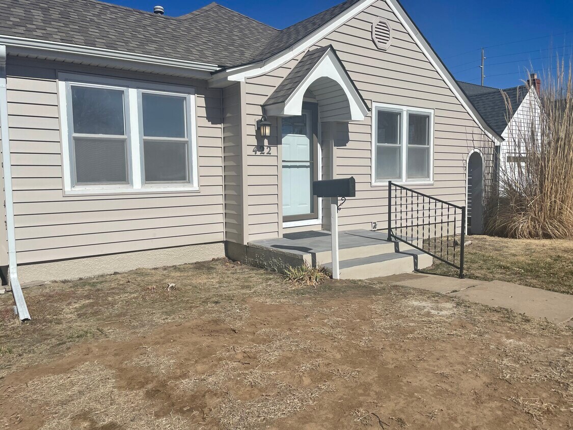 422 E 16th Ave, Hutchinson, KS 67501 House Rental in Hutchinson, KS